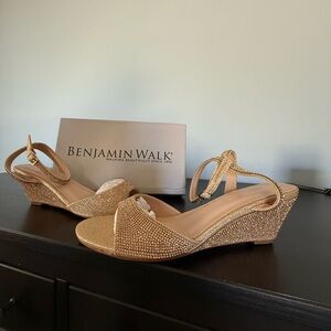 Benjamin Walk Sparkling Champagne Gold Wedge Sandals- Moxie, Women’s 8.5, NEW